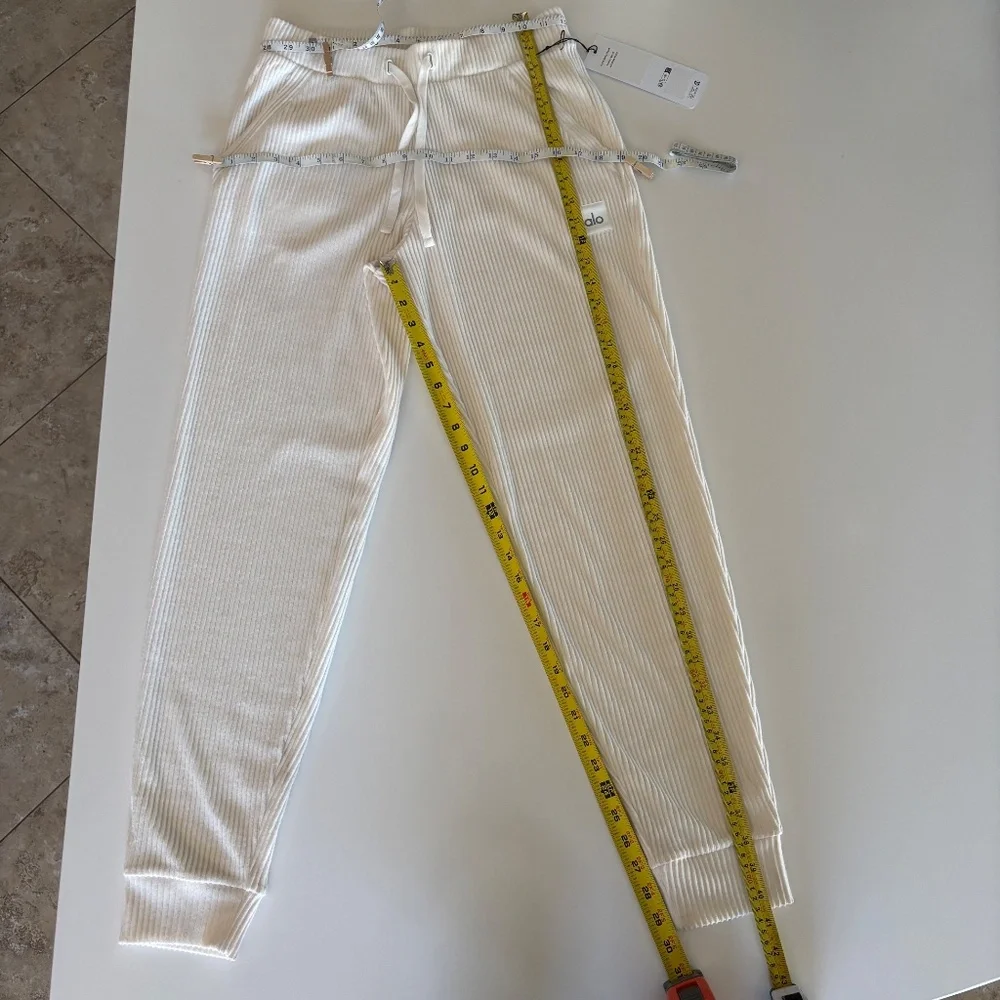 ALO Muse Jogger M and Sweater Hoodie S Creme Ivory Set New with Tags - Picture 10 of 11